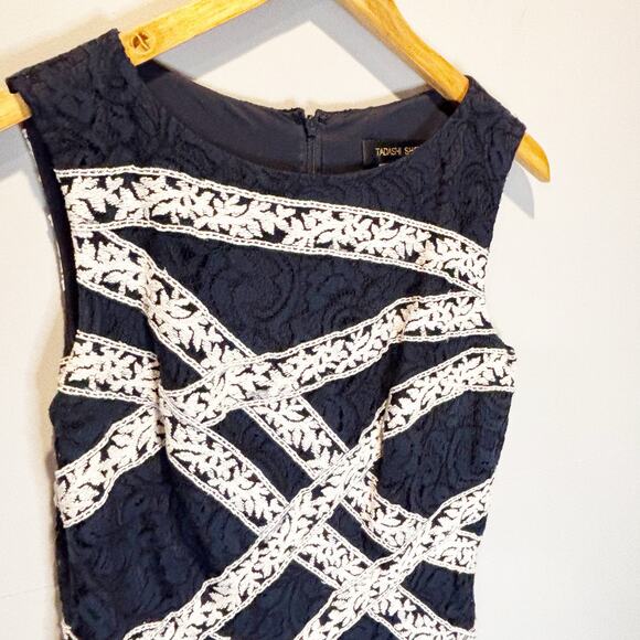Tadashi Shoji Navy & White Crocheted Lace Shift Dress - size 10 - Picture 2 of 5